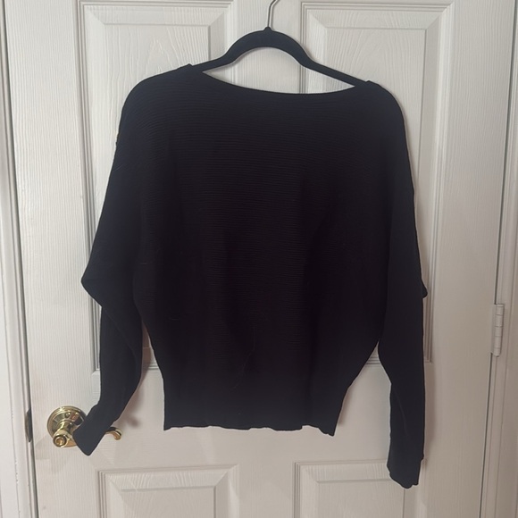 Adorable black with gold Detail sweater express size medium - Picture 4 of 4